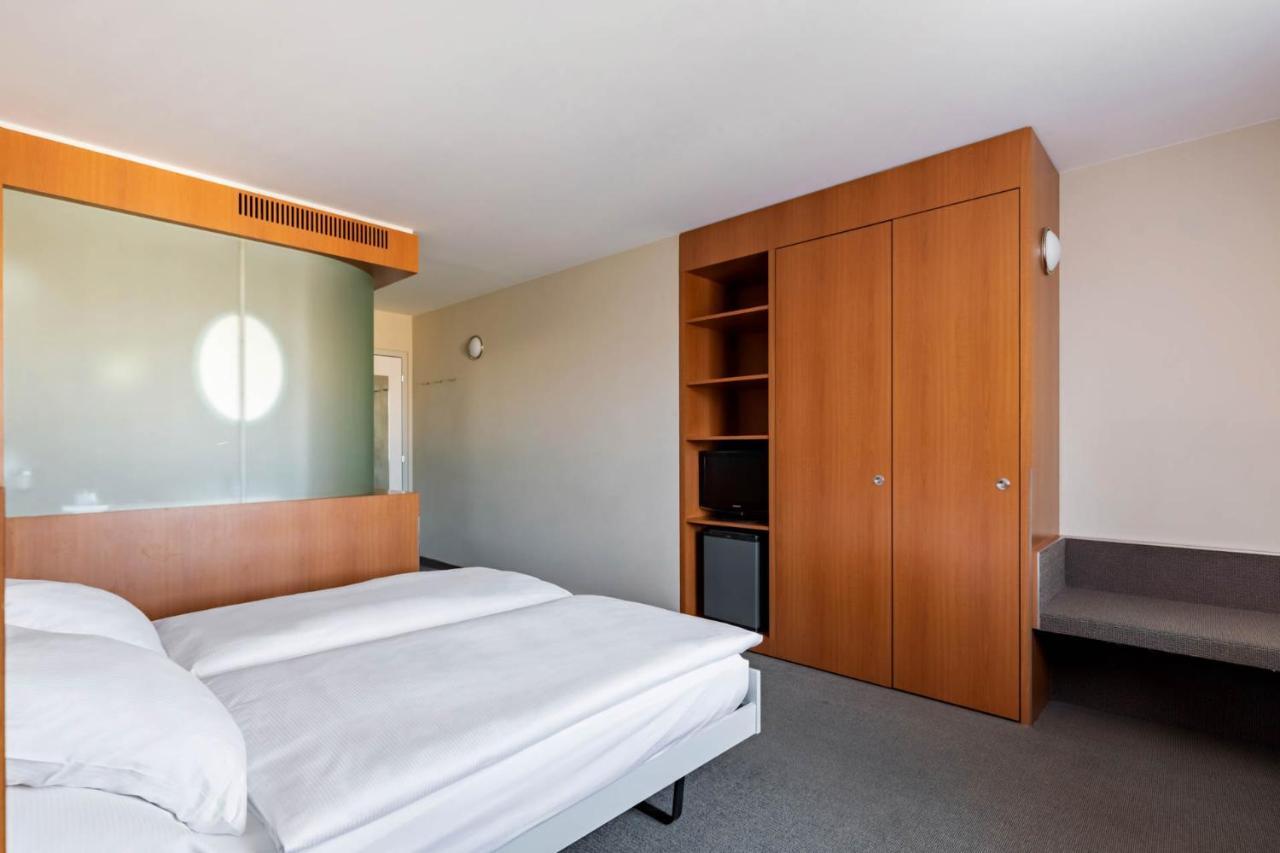 Hotel Cornavin Geneva Ngoại thất bức ảnh